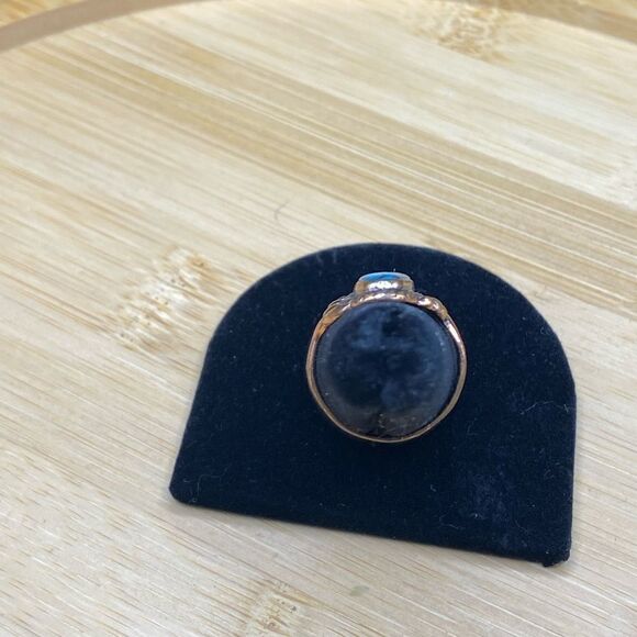 Turquoise 15x6 mm oval stone set in detailed copper setting sized 6 1/4 - Picture 6 of 7